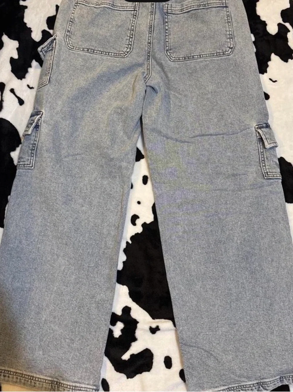 Light Wash Cargo Jeans for Women - Casual Utility Style